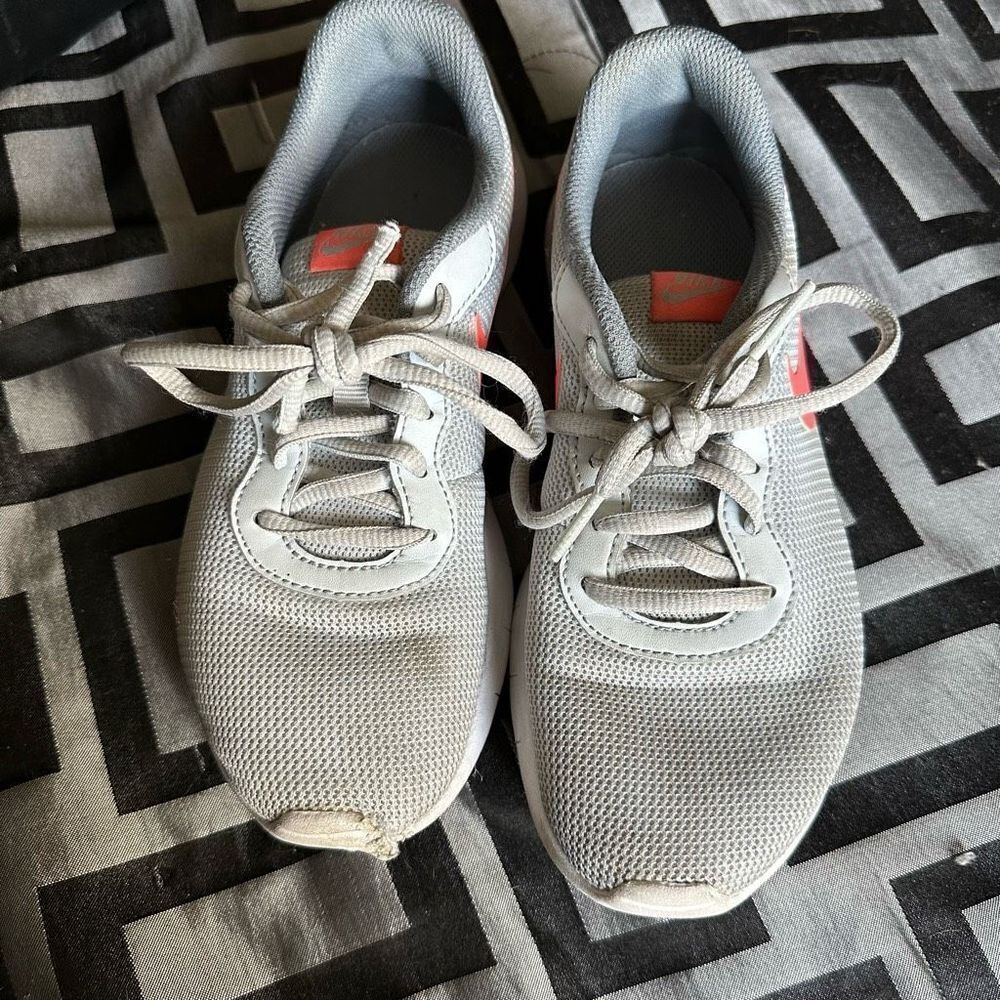Nike Girls Tanjun Sneakers - Picture 8 of 8